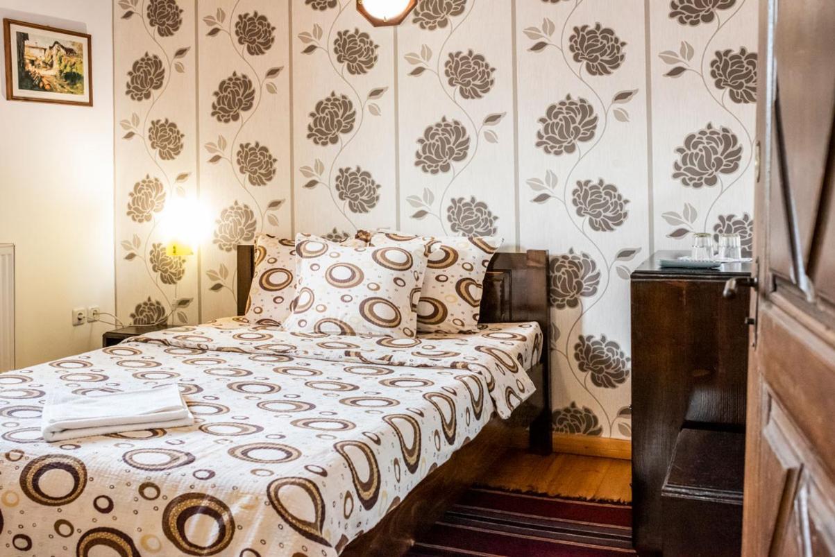 Kazasovata Guest House Trjavna Buitenkant foto