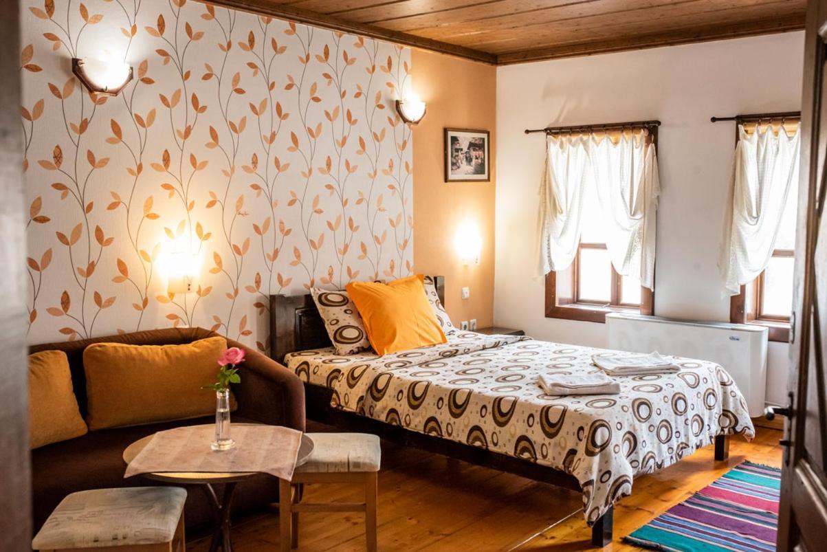 Kazasovata Guest House Trjavna Buitenkant foto
