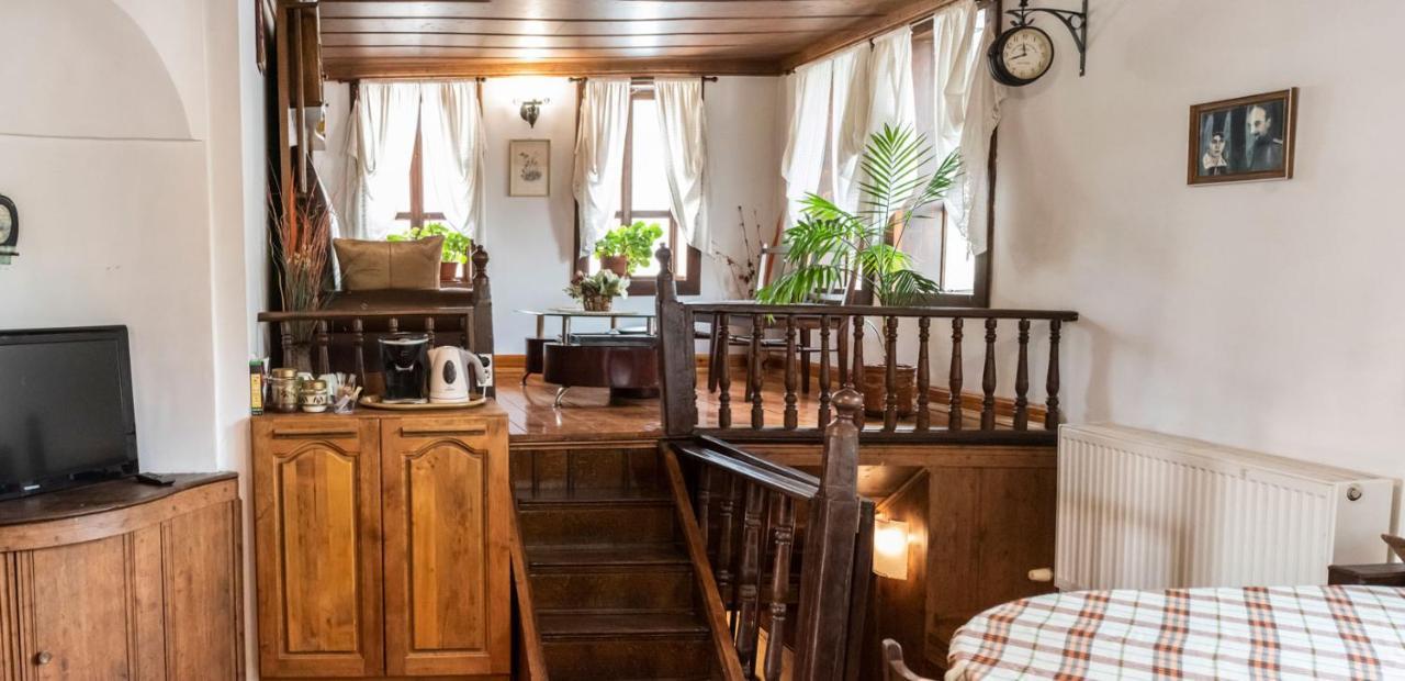 Kazasovata Guest House Trjavna Buitenkant foto
