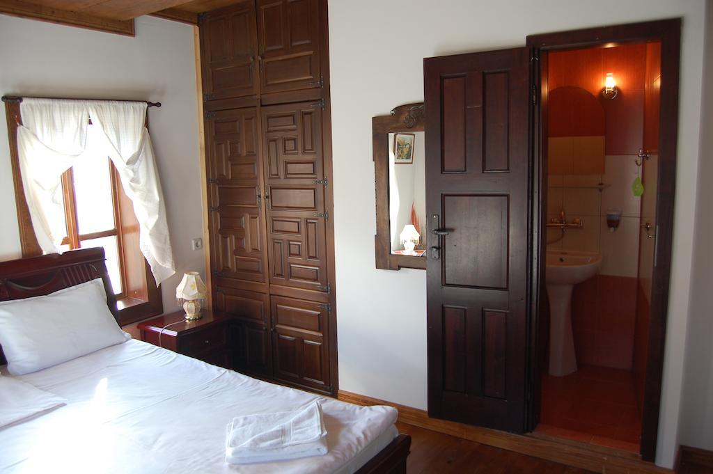 Kazasovata Guest House Trjavna Kamer foto