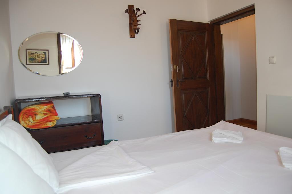 Kazasovata Guest House Trjavna Kamer foto