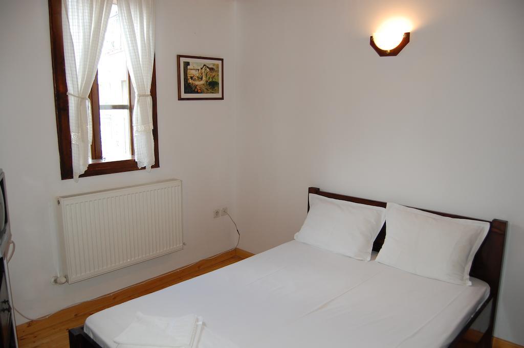 Kazasovata Guest House Trjavna Buitenkant foto
